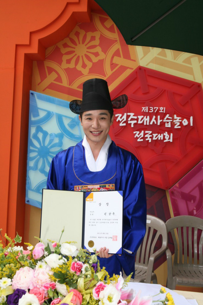 006 2011년 제37회 전주대사습놀이 전국대회에서 중요무형문화재 제57호 경기민요 12잡가 중 난도가 가장 높은 ‘적벽가’를 불러 민요 부문 최연소 장원을 차지한 소리꾼 정남훈.JPG